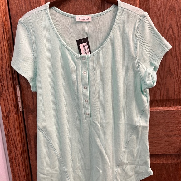 Women’s mint green textured Henley shirt NWT, size large - Picture 1 of 3